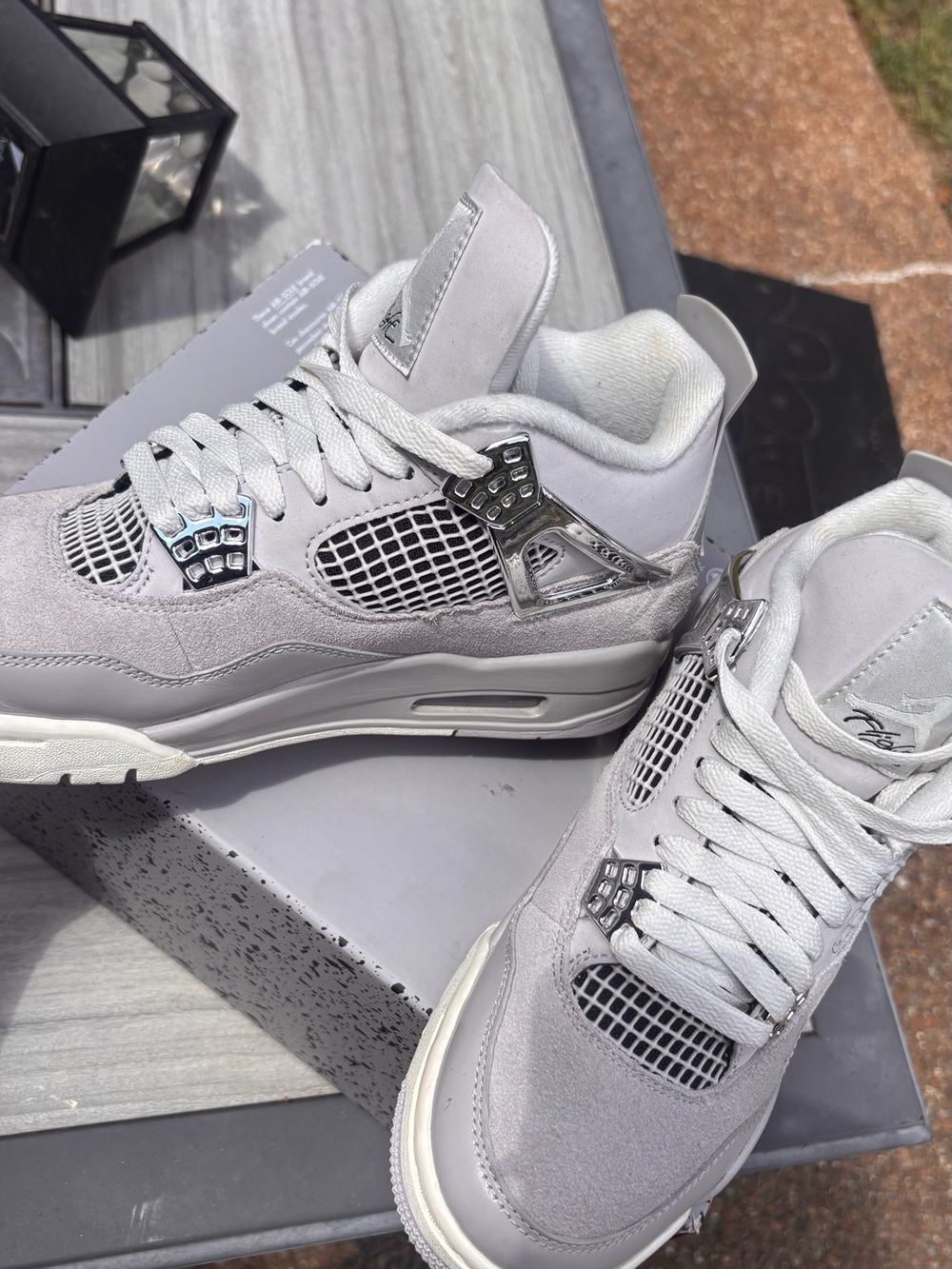 Jordan 4 Frozen Moments 🩶 - Picture 3 of 7